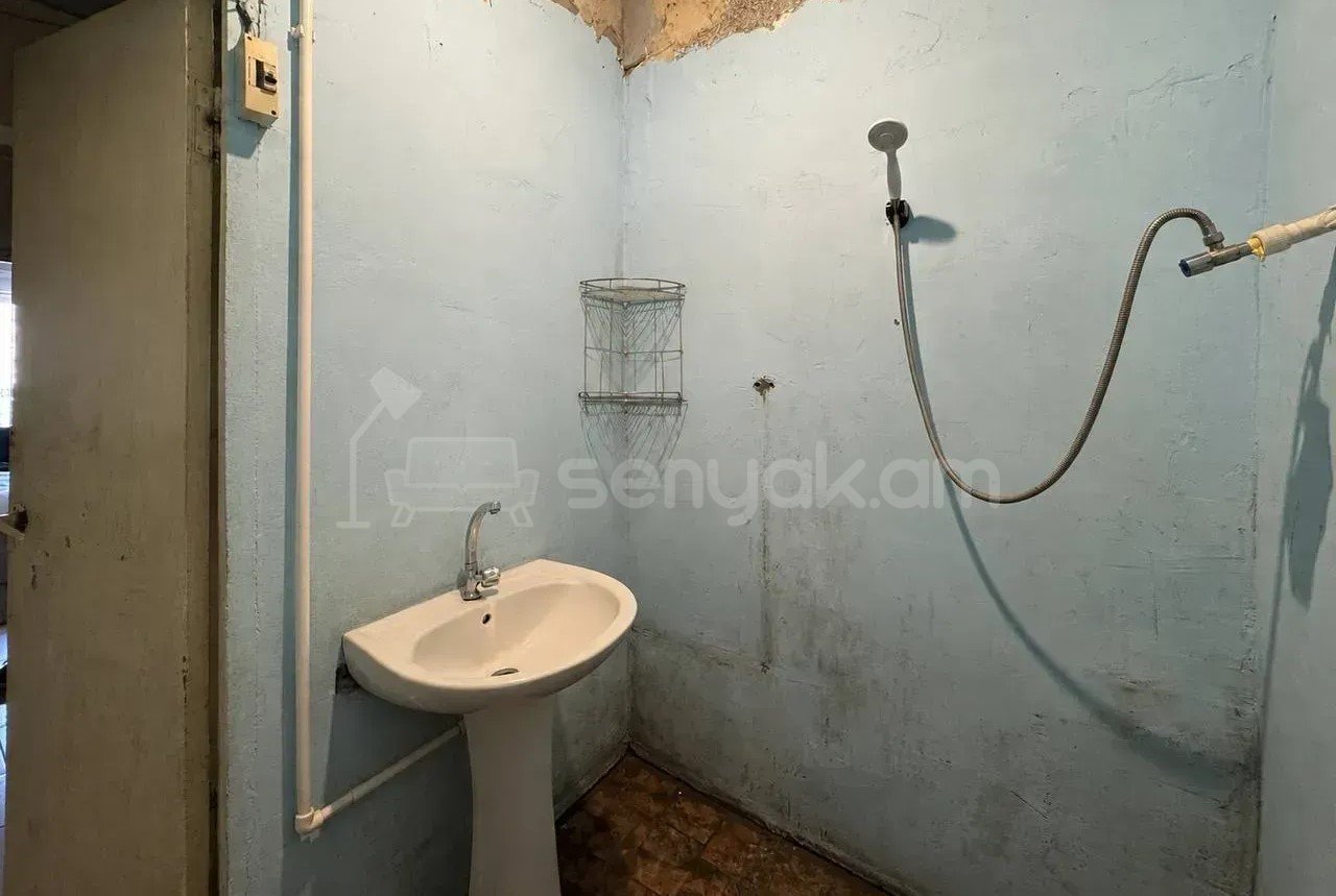4 Սենյականոց Բնակարան, 92քմ, 7/9 հարկ, Պետական Վիճակում