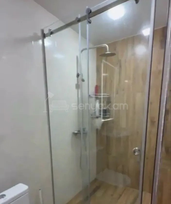 2 Սենյականոց Բնակարան Քարե Շենքում, 52քմ, 5/5 հարկ, Կապիտալ Վերանորոգված