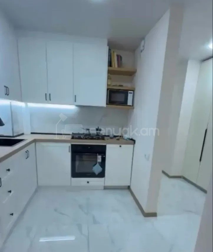 2 Սենյականոց Բնակարան Քարե Շենքում, 52քմ, 5/5 հարկ, Կապիտալ Վերանորոգված