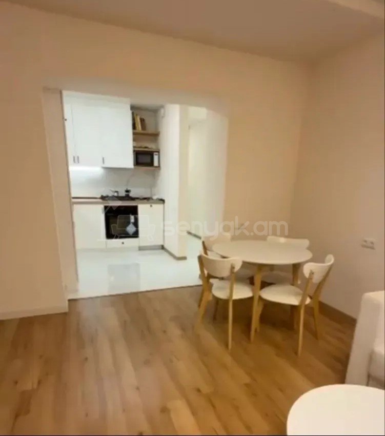 2 Սենյականոց Բնակարան Քարե Շենքում, 52քմ, 5/5 հարկ, Կապիտալ Վերանորոգված