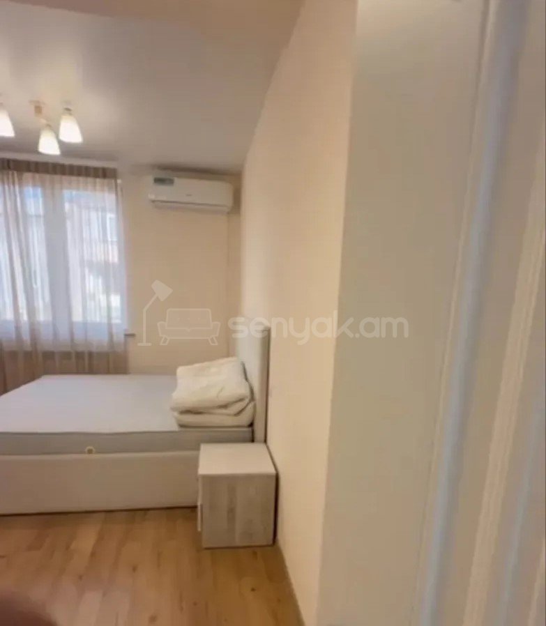 2 Սենյականոց Բնակարան Քարե Շենքում, 52քմ, 5/5 հարկ, Կապիտալ Վերանորոգված