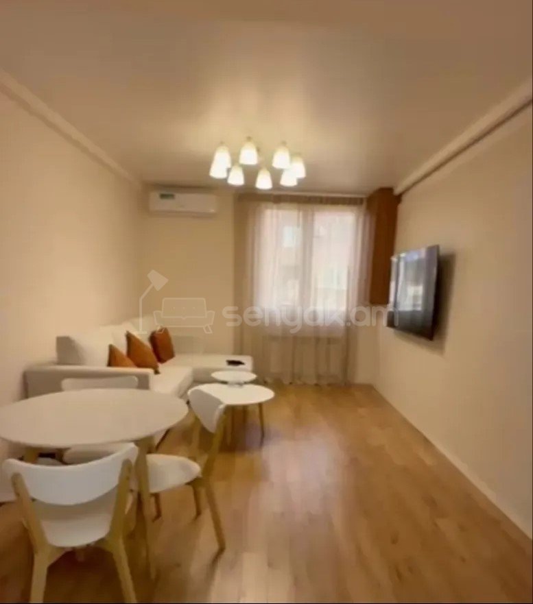 2 Սենյականոց Բնակարան Քարե Շենքում, 52քմ, 5/5 հարկ, Կապիտալ Վերանորոգված