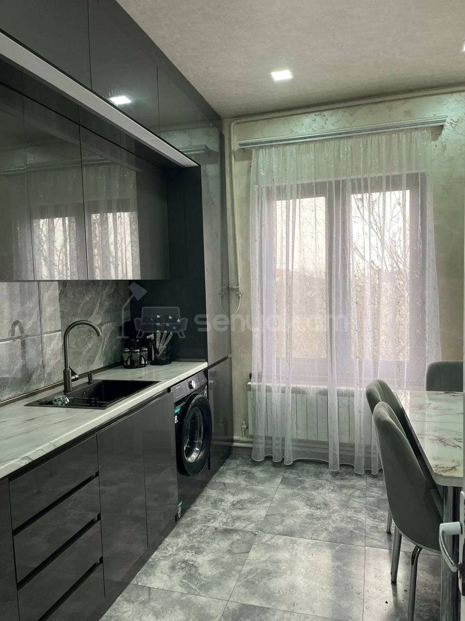 5 Սենյականոց Բնակարան Քարե Շենքում, 165քմ, 1/1 հարկ, Կապիտալ Վերանորոգված