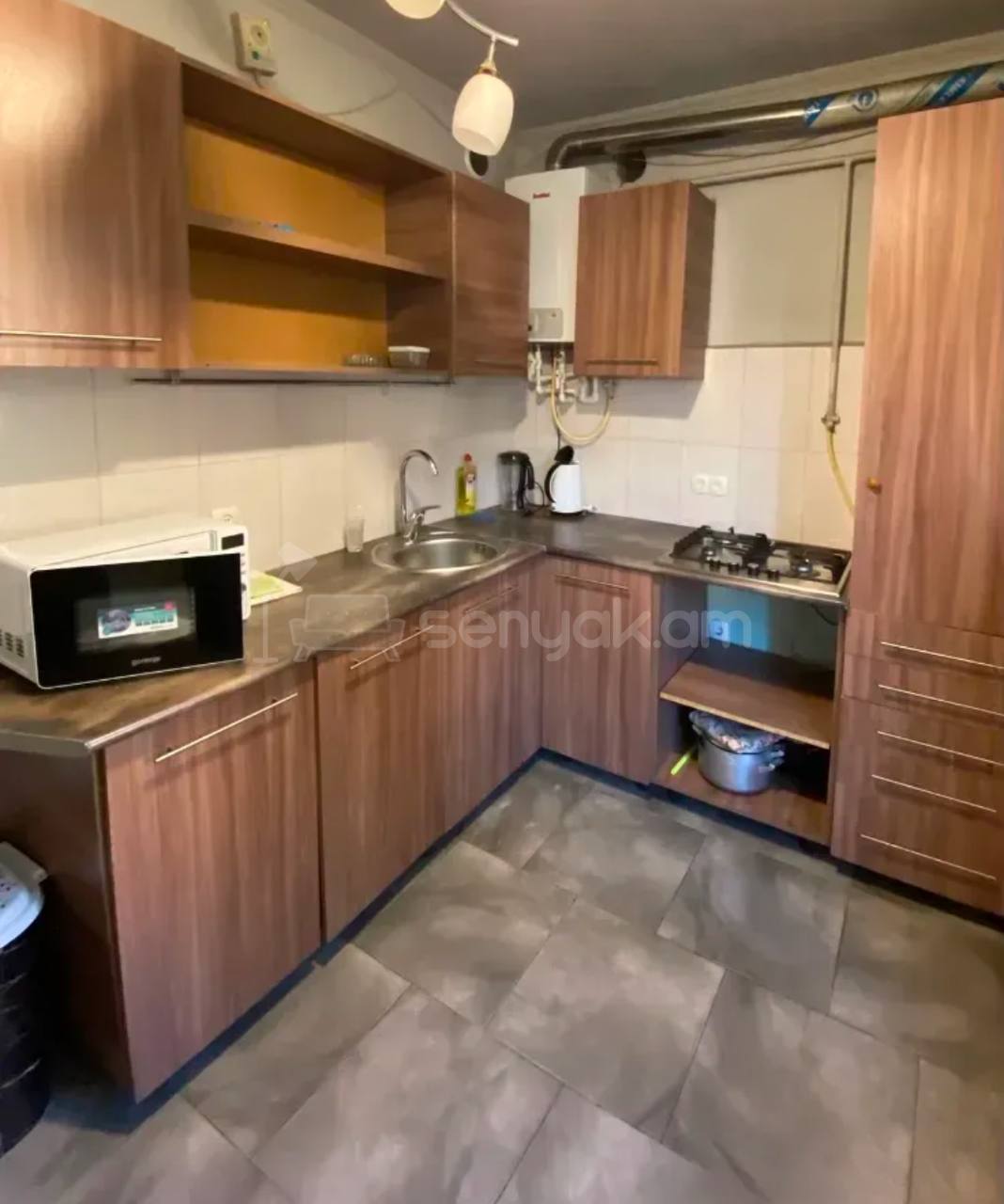 2 Սենյականոց Բնակարան Քարե Շենքում, 60քմ, 2/5 հարկ, Կապիտալ Վերանորոգված, Կահավորված