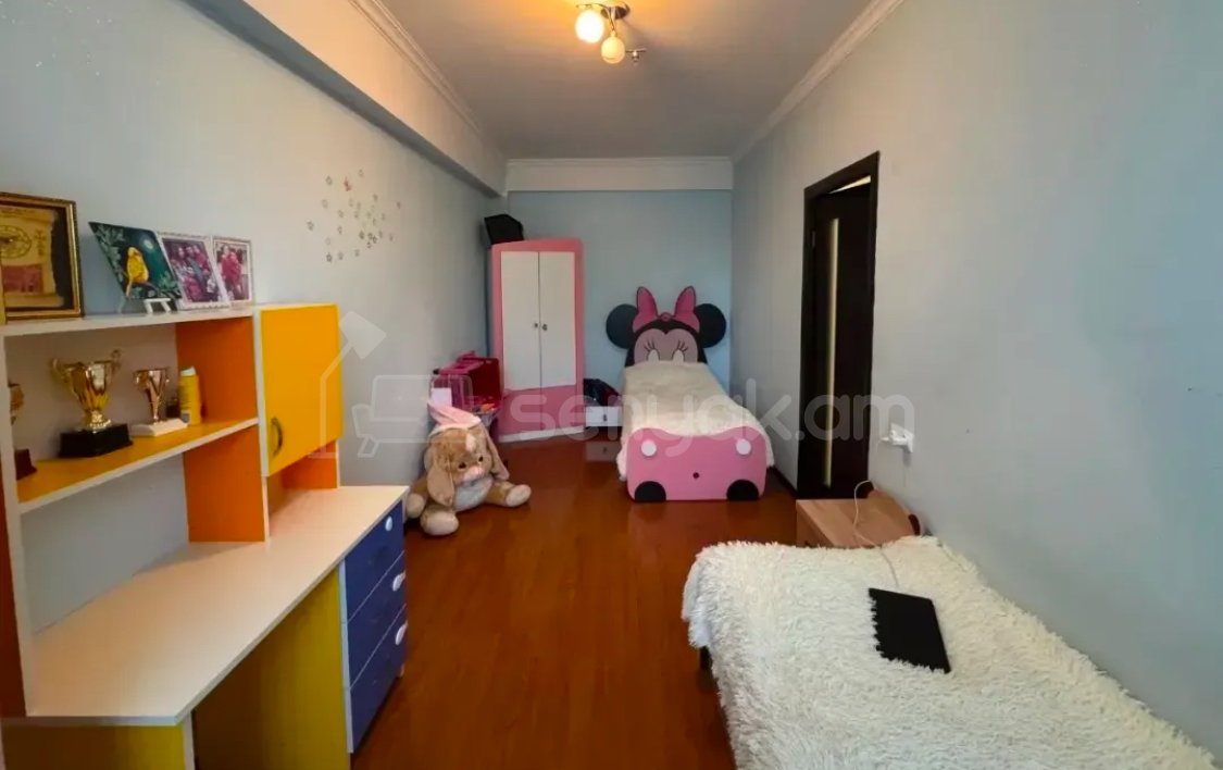 3 Սենյականոց Բնակարան Քարե Շենքում, 90քմ, 1/5 հարկ, Կապիտալ Վերանորոգված