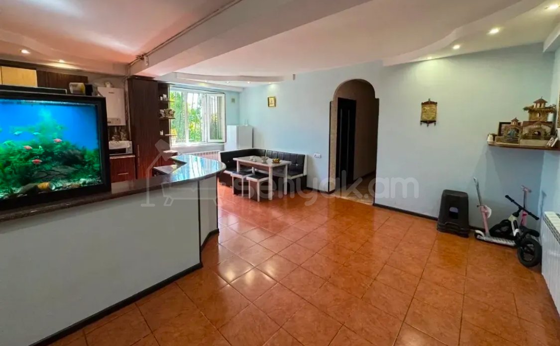 3 Սենյականոց Բնակարան Քարե Շենքում, 90քմ, 1/5 հարկ, Կապիտալ Վերանորոգված