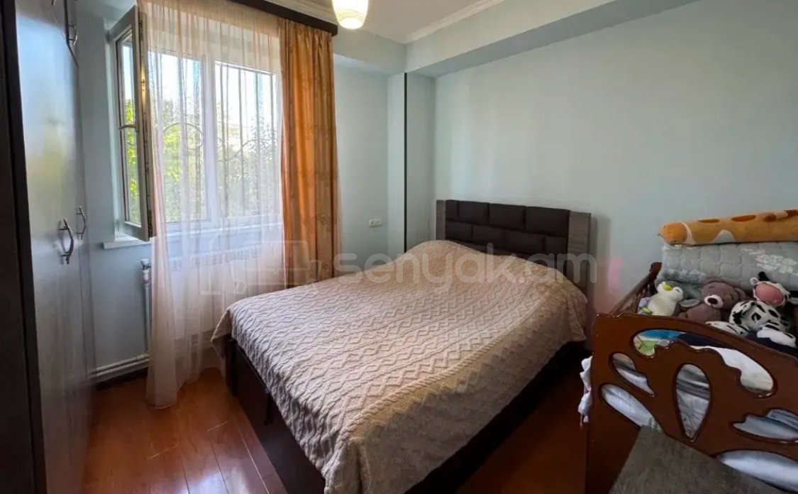 3 Սենյականոց Բնակարան Քարե Շենքում, 90քմ, 1/5 հարկ, Կապիտալ Վերանորոգված