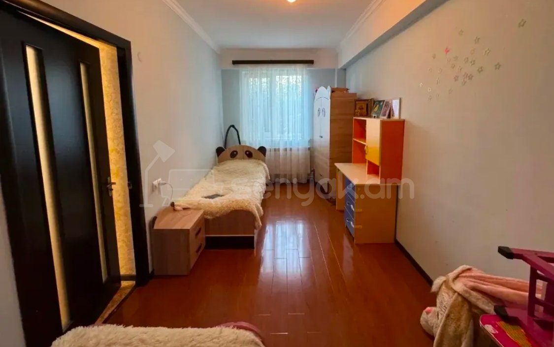 3 Սենյականոց Բնակարան Քարե Շենքում, 90քմ, 1/5 հարկ, Կապիտալ Վերանորոգված