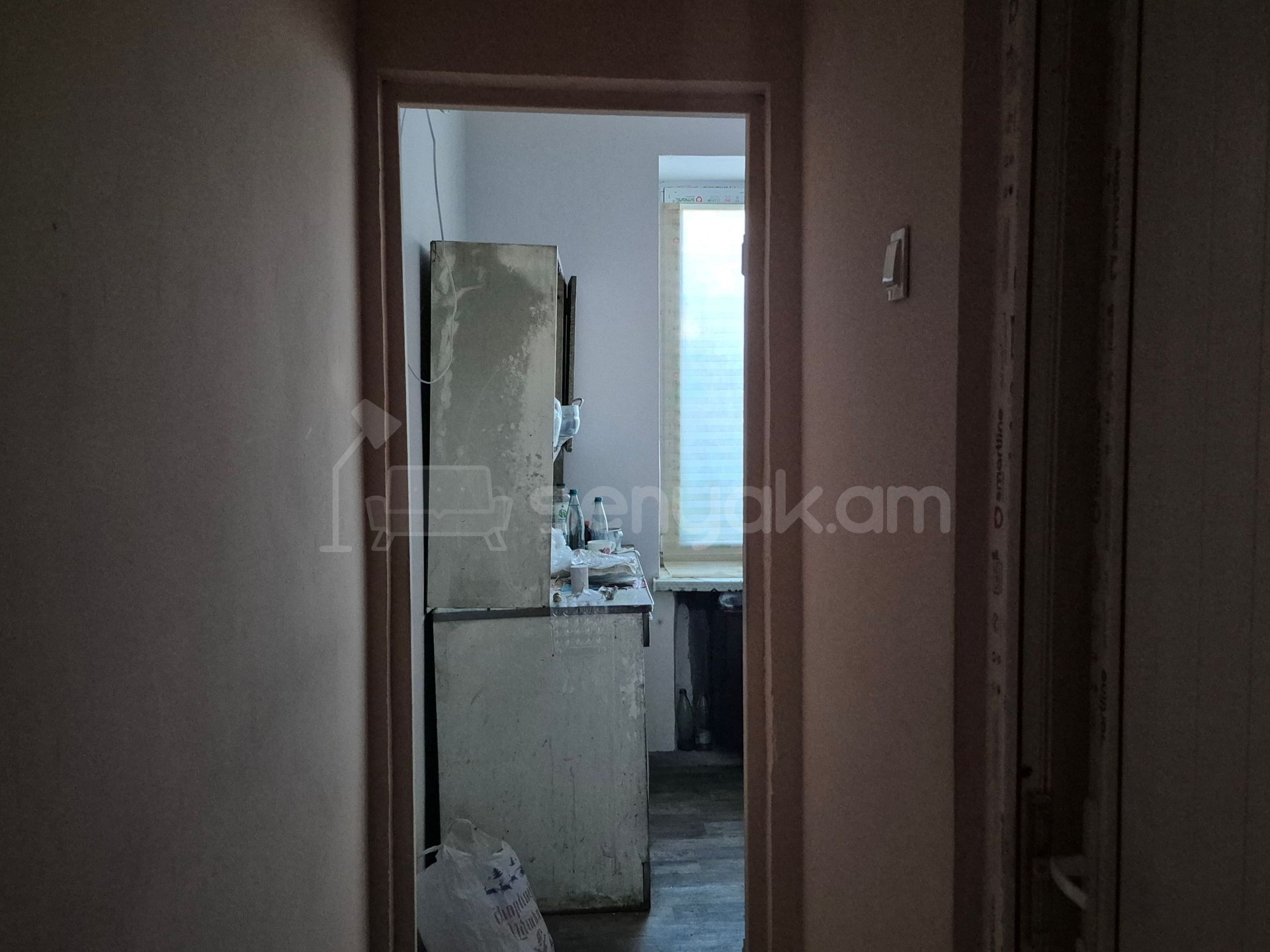 1 Սենյականոց Բնակարան Քարե Շենքում, 31քմ, 1/4 հարկ, Կոսմետիկ Վերանորոգված