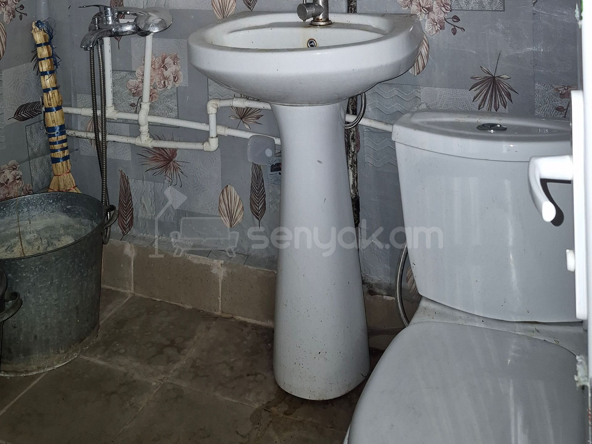 1 Սենյականոց Բնակարան Քարե Շենքում, 31քմ, 1/4 հարկ, Կոսմետիկ Վերանորոգված