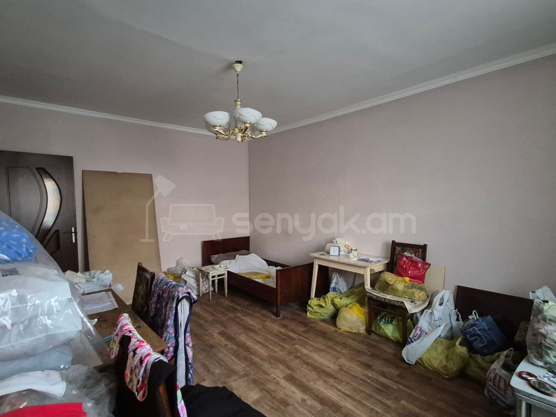 1 Սենյականոց Բնակարան Քարե Շենքում, 31քմ, 1/4 հարկ, Կոսմետիկ Վերանորոգված
