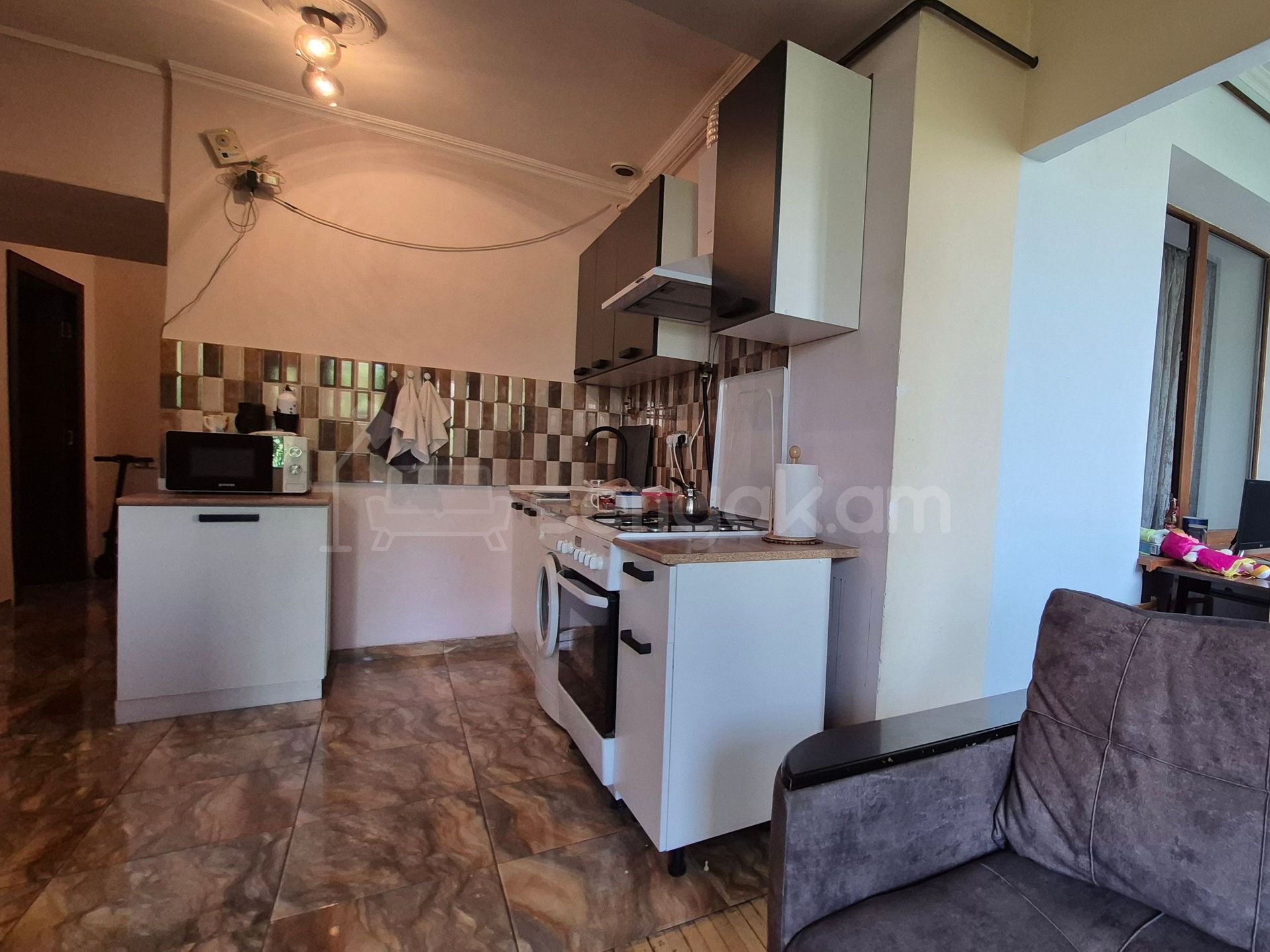 3 Սենյականոց Բնակարան Քարե Շենքում, 76քմ, 5/5 հարկ, Կոսմետիկ Վերանորոգված