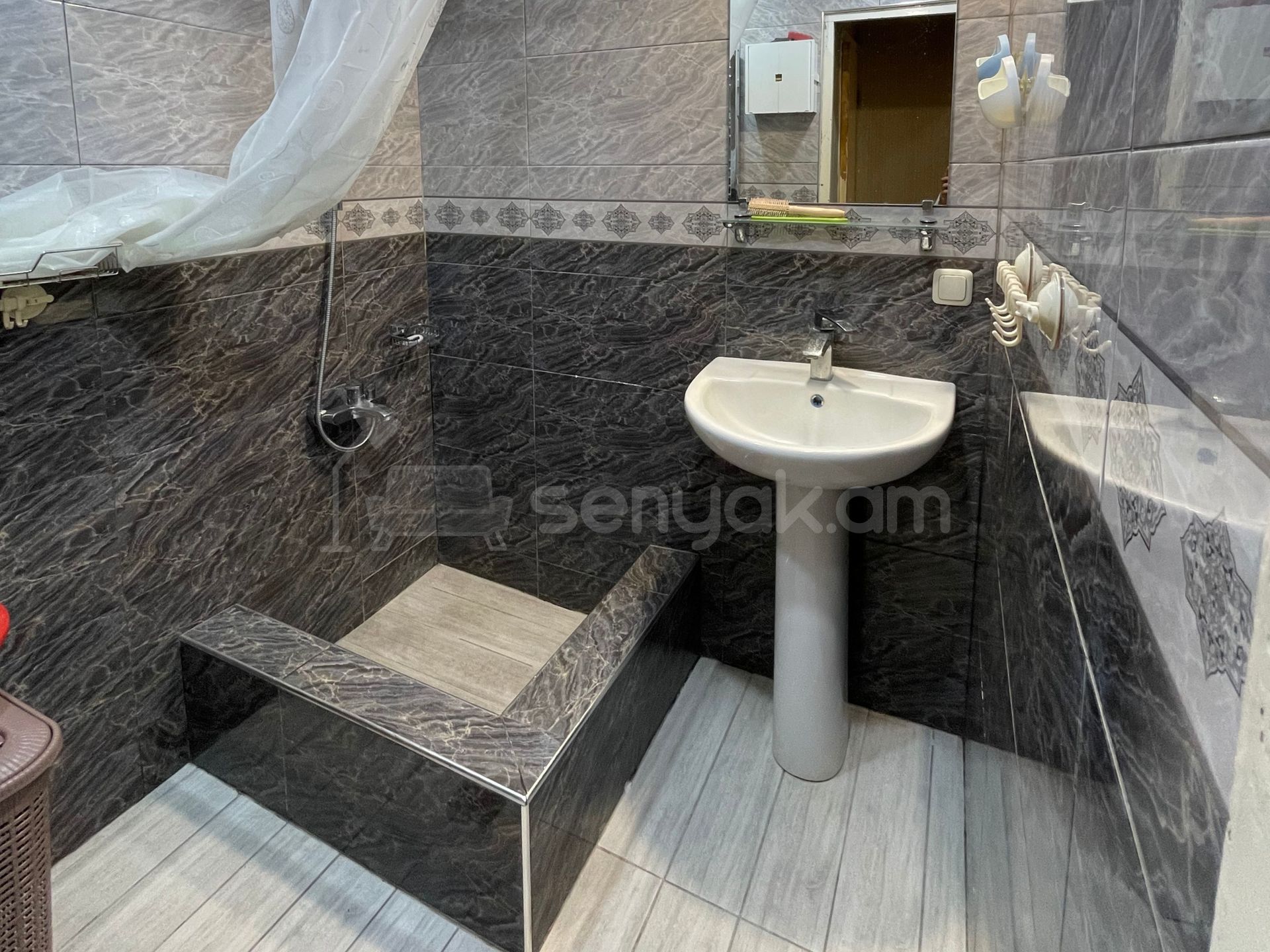 4 Սենյականոց Բնակարան, 91քմ, 6/9 հարկ, Կապիտալ Վերանորոգված