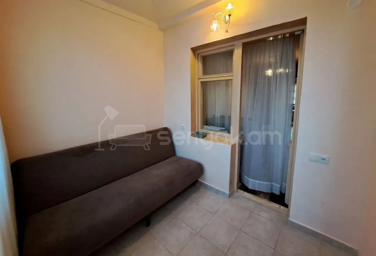 2 Սենյականոց Բնակարան Քարե Շենքում, 53քմ, 2/5 հարկ, Կոսմետիկ Վերանորոգված