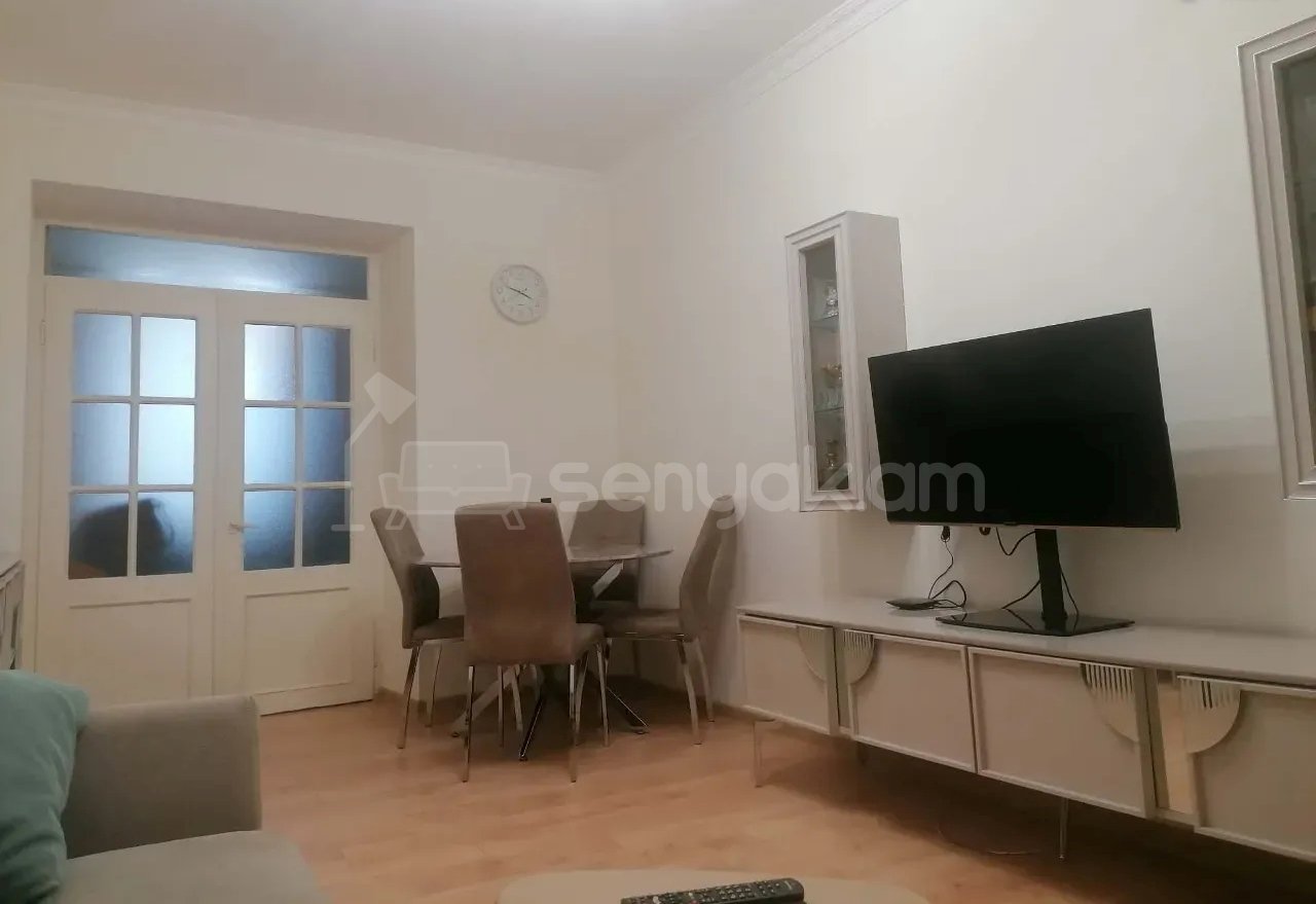 3 Սենյականոց Բնակարան Քարե Շենքում, 57քմ, 5/5 հարկ, Նորմալ Վիճակում