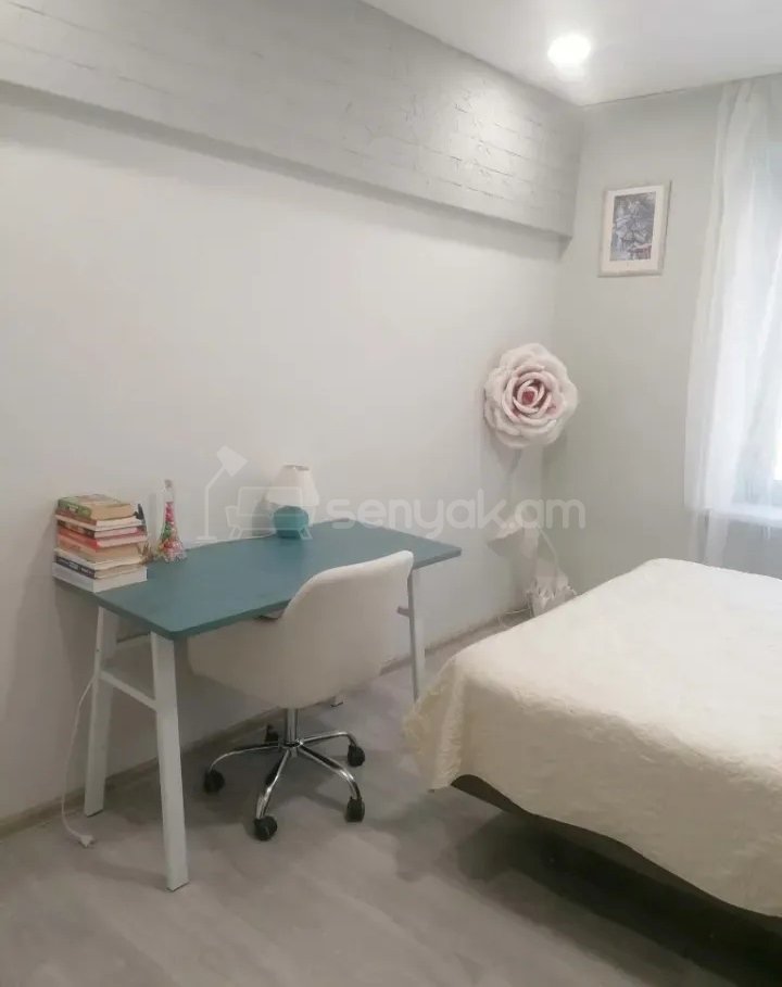 3 Սենյականոց Բնակարան Քարե Շենքում, 57քմ, 5/5 հարկ, Նորմալ Վիճակում