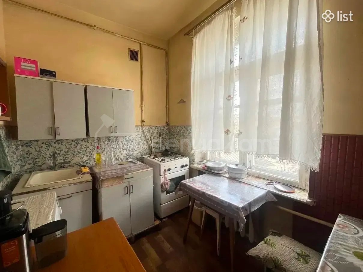 1 Սենյականոց Բնակարան Քարե Շենքում, 38քմ, 2/4 հարկ, Նորմալ Վիճակում