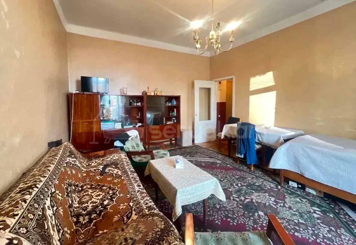 1 Սենյականոց Բնակարան Քարե Շենքում, 38քմ, 2/4 հարկ, Նորմալ Վիճակում