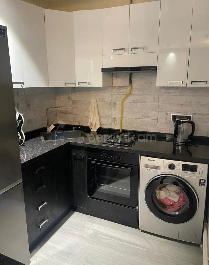 2 Սենյականոց Բնակարան Քարե Շենքում, 44քմ, 5/5 հարկ, Կապիտալ Վերանորոգված