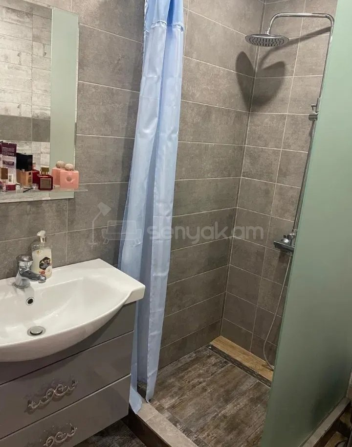 2 Սենյականոց Բնակարան Քարե Շենքում, 44քմ, 5/5 հարկ, Կապիտալ Վերանորոգված