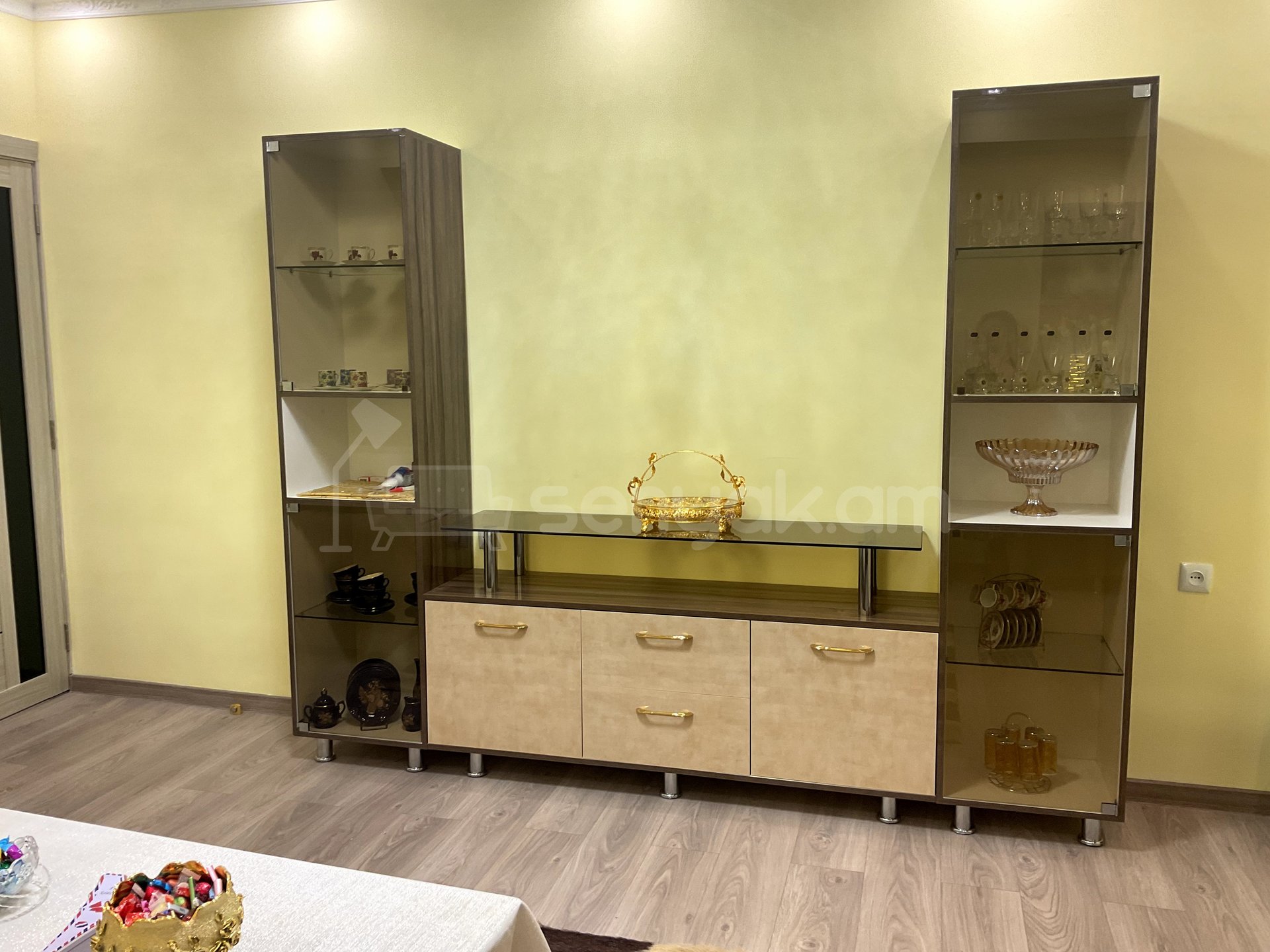 1 Սենյականոց Բնակարան Քարե Շենքում, 55քմ, 6/9 հարկ, Կապիտալ Վերանորոգված, Կահավորված
