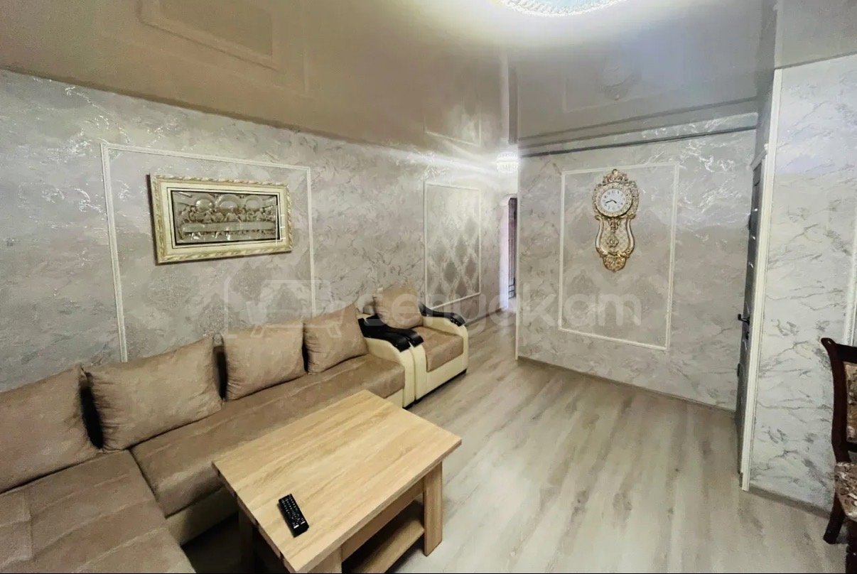 3 Սենյականոց Բնակարան Քարե Շենքում, 50քմ, 3/4 հարկ, Կապիտալ Վերանորոգված, Կահավորված