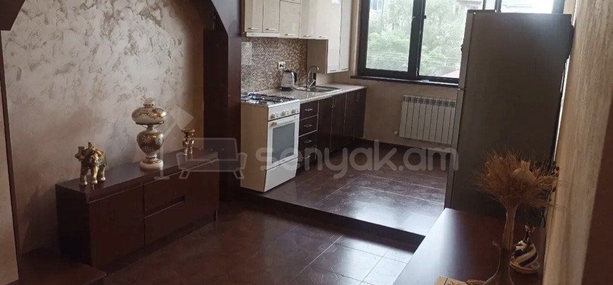 2 Սենյականոց Բնակարան Քարե Շենքում, 62քմ, 5/5 հարկ, Կապիտալ Վերանորոգված