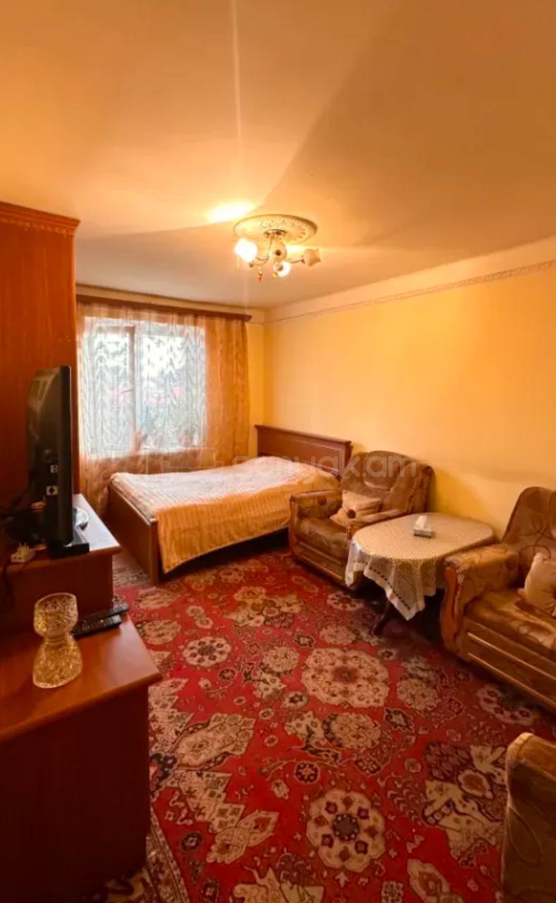 1 Սենյականոց Բնակարան Քարե Շենքում, 38քմ, 2/5 հարկ, Նորմալ Վիճակում, Կահավորված