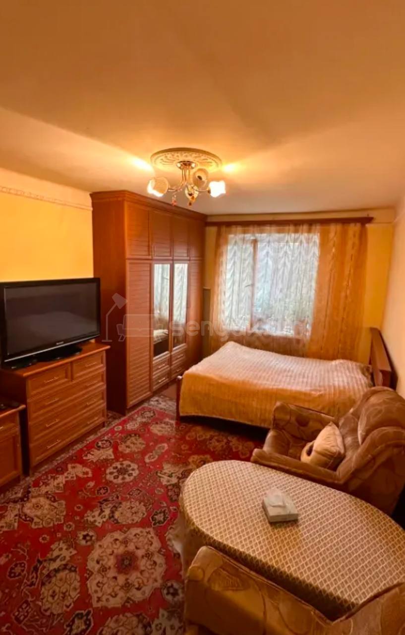 1 Սենյականոց Բնակարան Քարե Շենքում, 38քմ, 2/5 հարկ, Նորմալ Վիճակում, Կահավորված