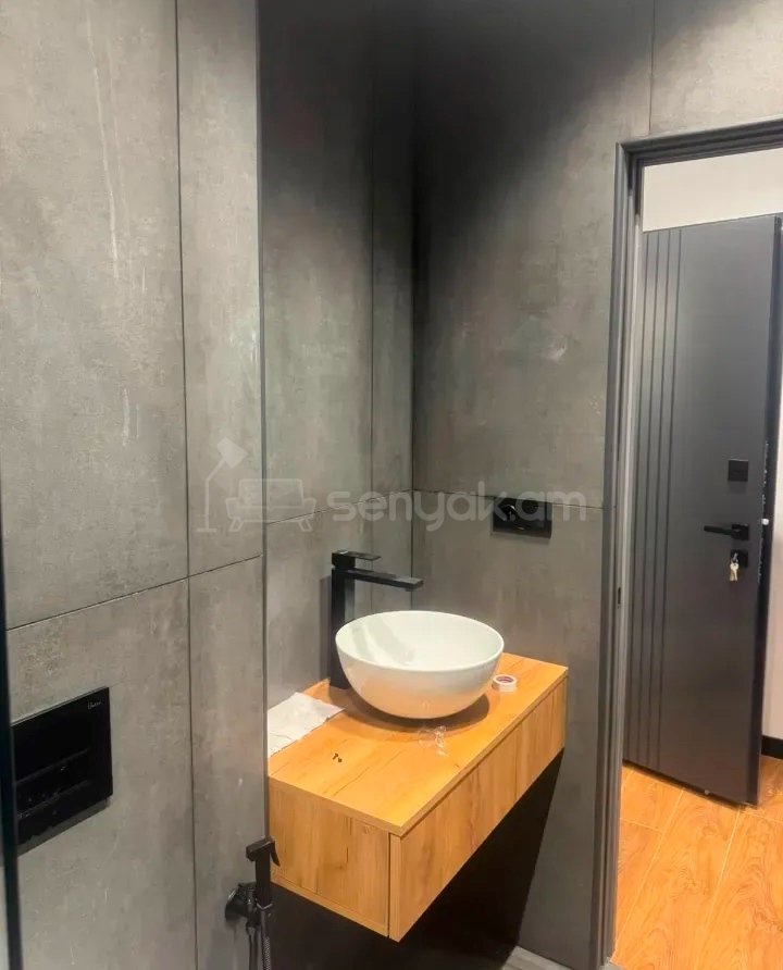 2 Սենյականոց Բնակարան Քարե Շենքում, 44քմ, 2/4 հարկ, Կապիտալ Վերանորոգված