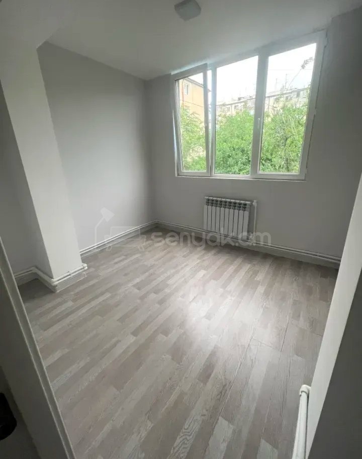 2 Սենյականոց Բնակարան Քարե Շենքում, 36քմ, 3/5 հարկ, Կապիտալ Վերանորոգված