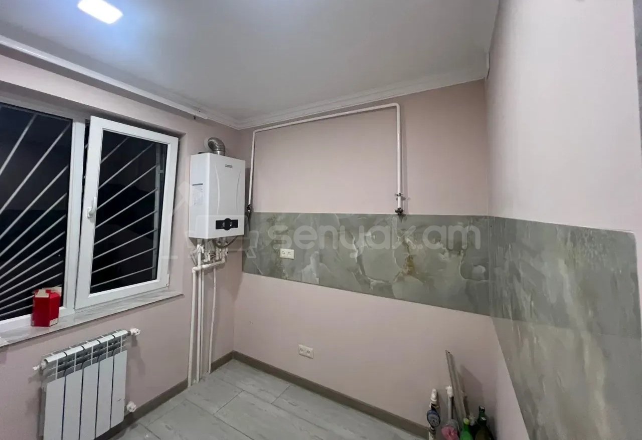 3 Սենյականոց Բնակարան Քարե Շենքում, 63քմ, 1/5 հարկ, Կապիտալ Վերանորոգված