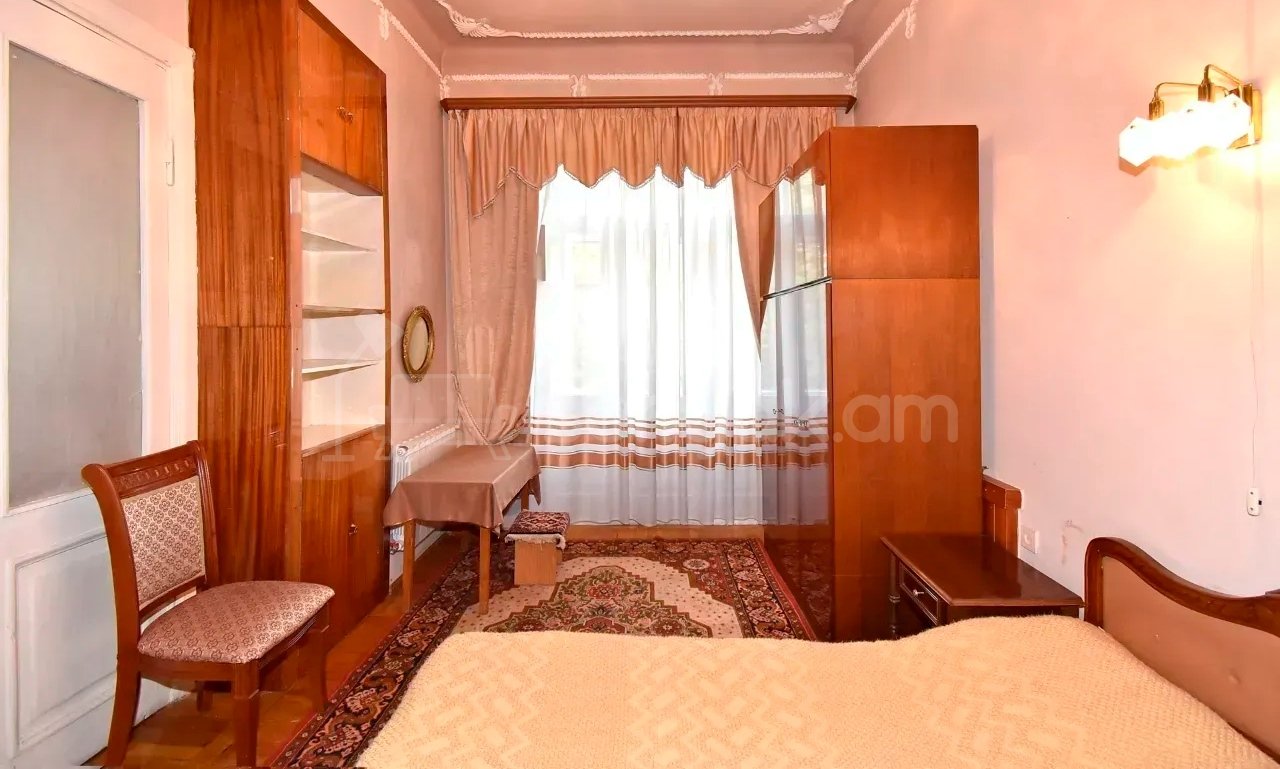 3 Սենյականոց Բնակարան Քարե Շենքում, 85քմ, 2/4 հարկ, Նորմալ Վիճակում
