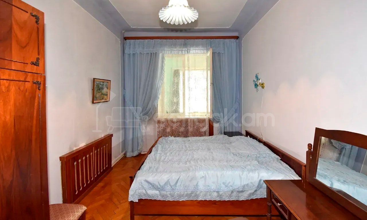 3 Սենյականոց Բնակարան Քարե Շենքում, 85քմ, 2/4 հարկ, Նորմալ Վիճակում