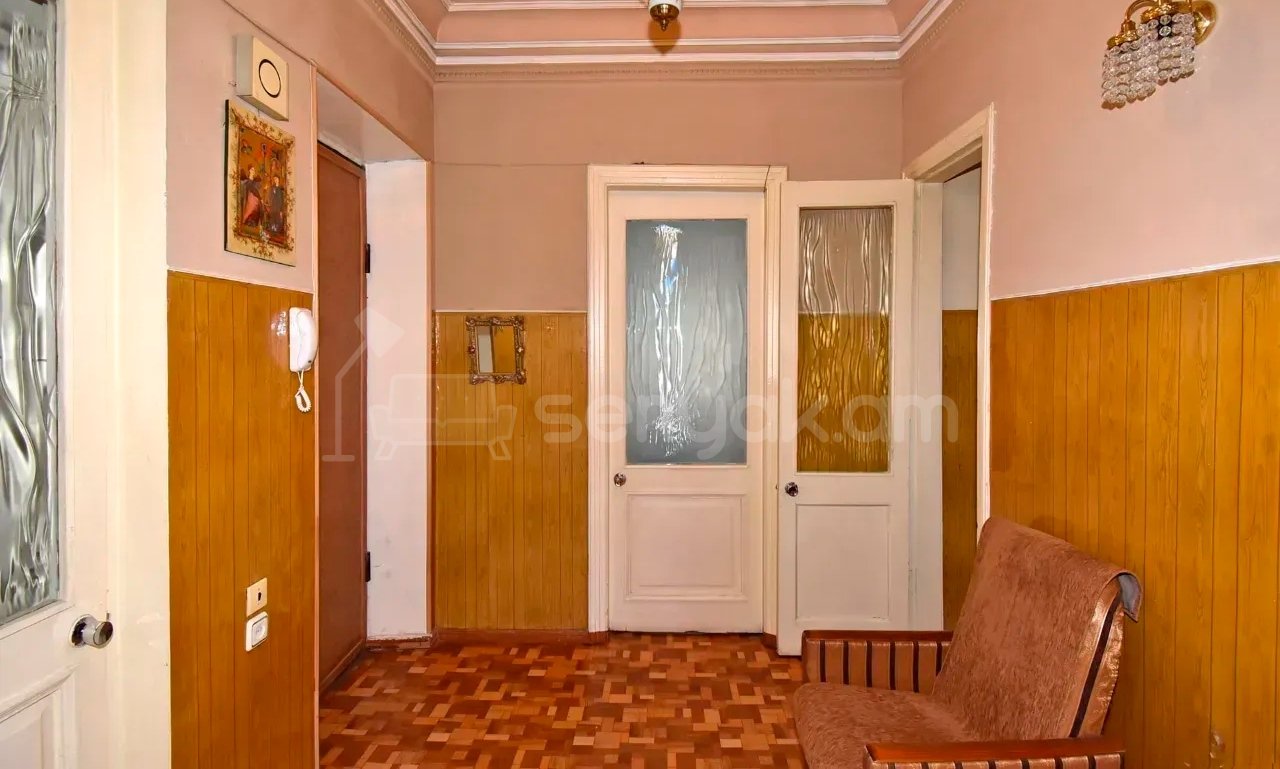 3 Սենյականոց Բնակարան Քարե Շենքում, 85քմ, 2/4 հարկ, Նորմալ Վիճակում