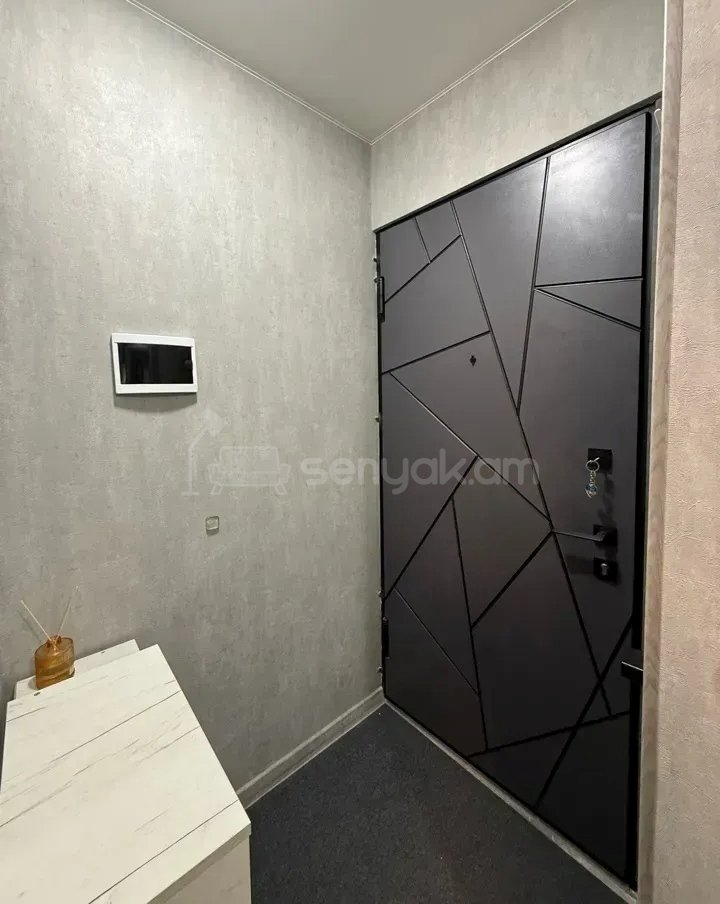 2 Սենյականոց Բնակարան Քարե Շենքում, 40քմ, 1/5 հարկ, Կապիտալ Վերանորոգված