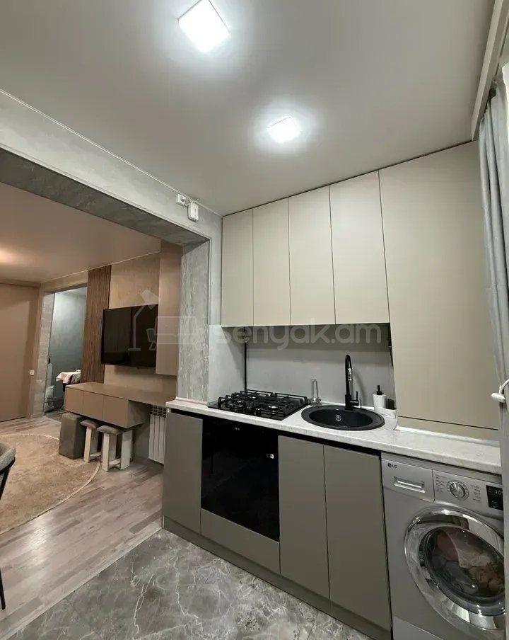 2 Սենյականոց Բնակարան Քարե Շենքում, 40քմ, 1/5 հարկ, Կապիտալ Վերանորոգված