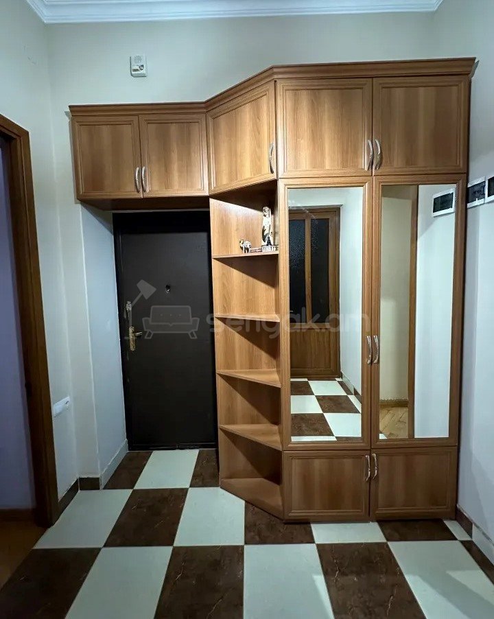 3 Սենյականոց Բնակարան Քարե Շենքում, 85քմ, 2/3 հարկ, Կապիտալ Վերանորոգված