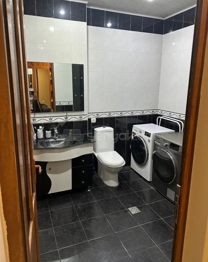 3 Սենյականոց Բնակարան Քարե Շենքում, 85քմ, 2/3 հարկ, Կապիտալ Վերանորոգված