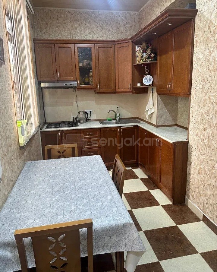 3 Սենյականոց Բնակարան Քարե Շենքում, 85քմ, 2/3 հարկ, Կապիտալ Վերանորոգված