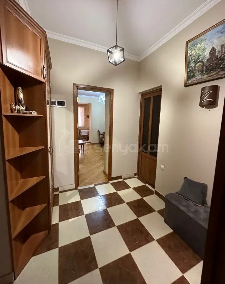 3 Սենյականոց Բնակարան Քարե Շենքում, 85քմ, 2/3 հարկ, Կապիտալ Վերանորոգված