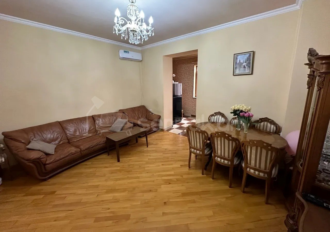 3 Սենյականոց Բնակարան Քարե Շենքում, 85քմ, 2/3 հարկ, Կապիտալ Վերանորոգված