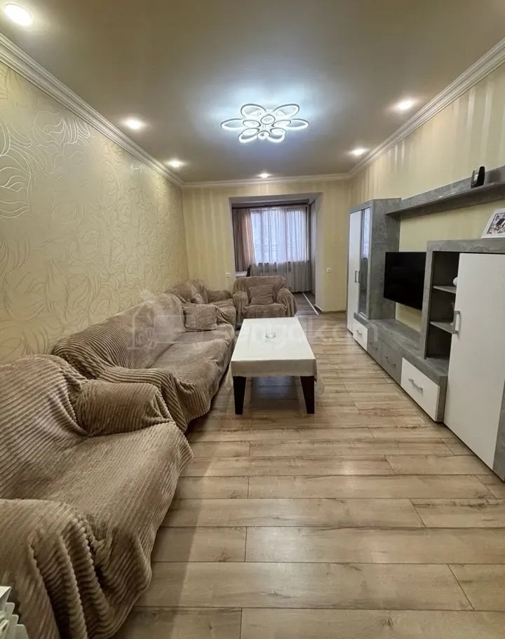 3 Սենյականոց Բնակարան Քարե Շենքում, 70քմ, 1/5 հարկ, Կապիտալ Վերանորոգված