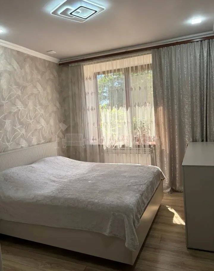 3 Սենյականոց Բնակարան Քարե Շենքում, 70քմ, 1/5 հարկ, Կապիտալ Վերանորոգված