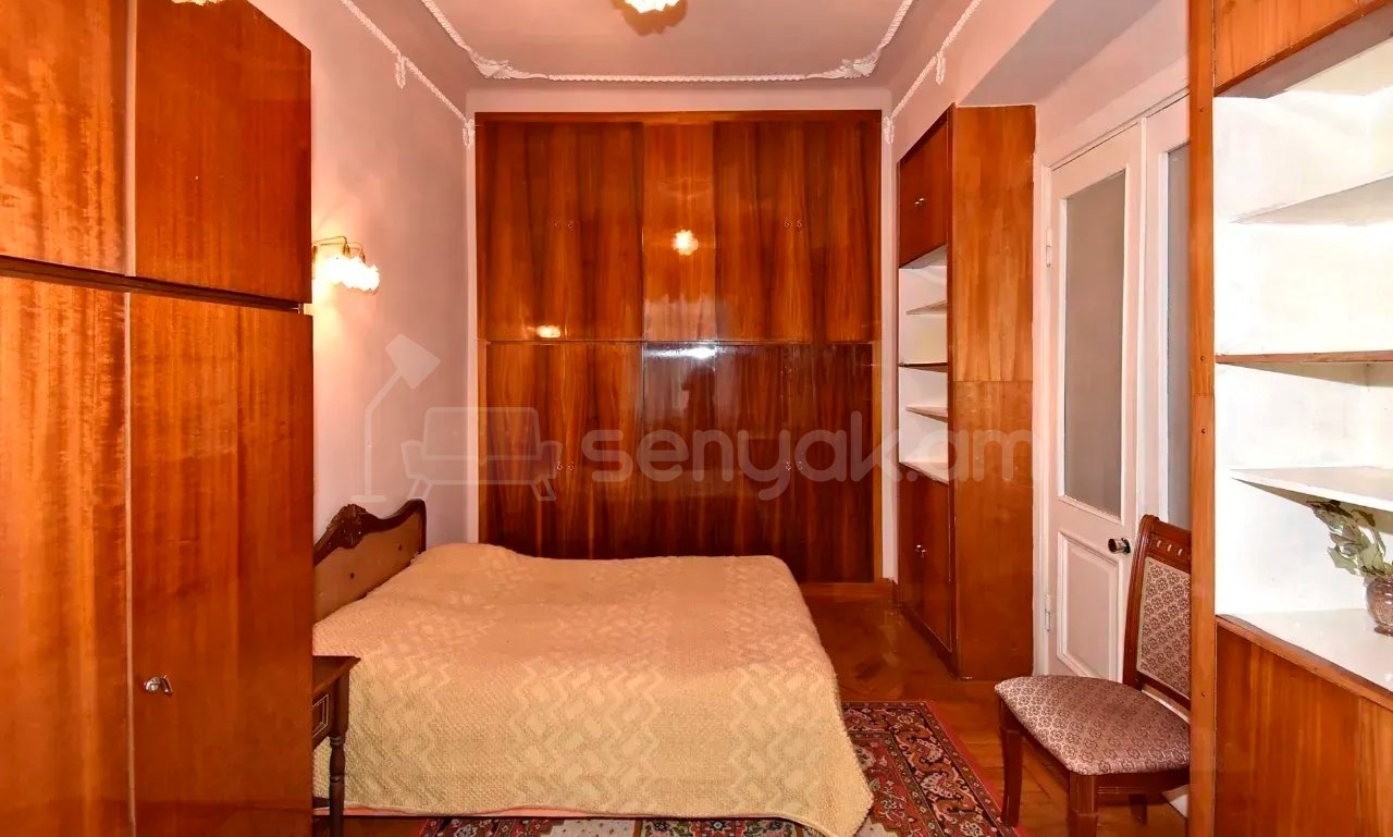 3 Սենյականոց Բնակարան Քարե Շենքում, 85քմ, 2/4 հարկ, Կապիտալ Վերանորոգված