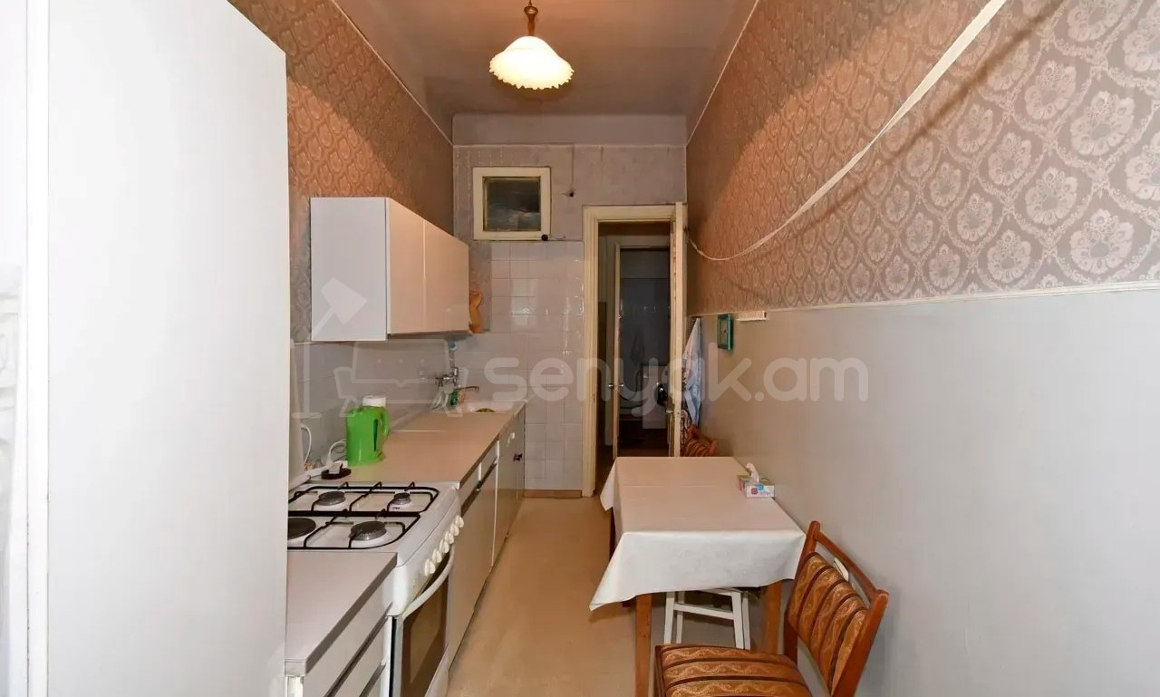3 Սենյականոց Բնակարան Քարե Շենքում, 85քմ, 2/4 հարկ, Կապիտալ Վերանորոգված