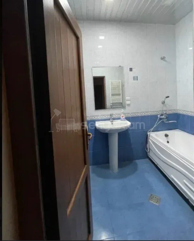 4 Սենյականոց Բնակարան, 90քմ, 10/10 հարկ, Կապիտալ Վերանորոգված, Կահավորված
