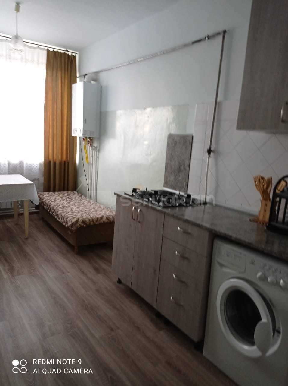 3 Սենյականոց Բնակարան Քարե Շենքում, 80քմ, 4/7 հարկ, Նորմալ Վիճակում, Կահավորված