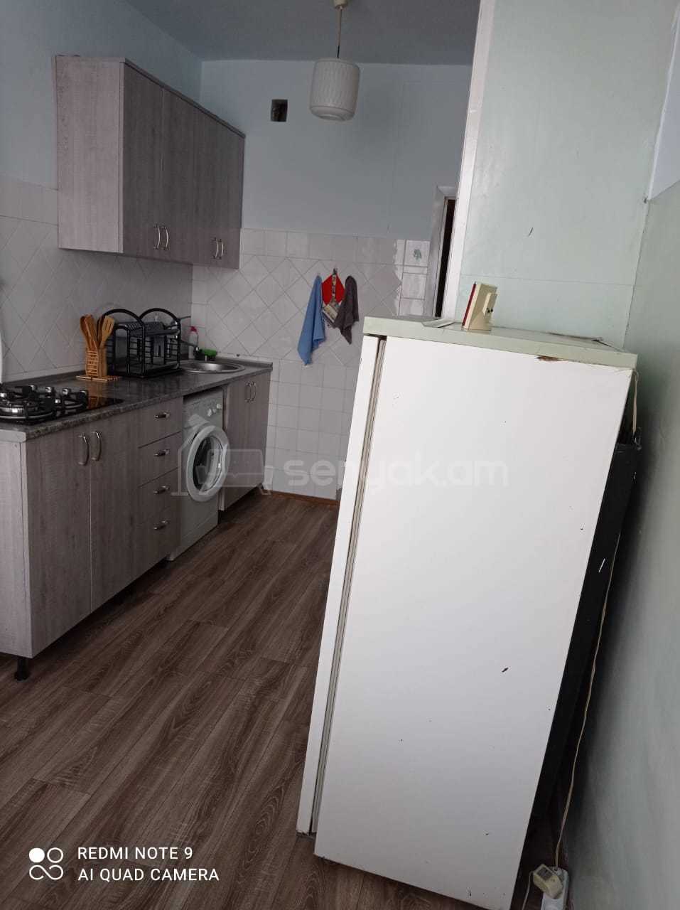 3 Սենյականոց Բնակարան Քարե Շենքում, 80քմ, 4/7 հարկ, Նորմալ Վիճակում, Կահավորված