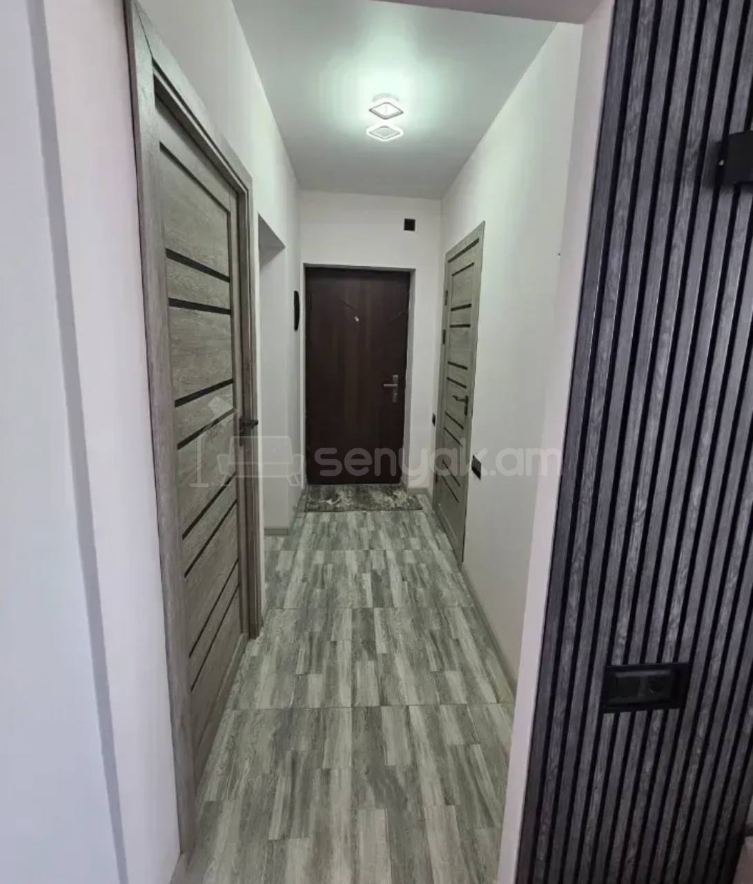 2 Սենյականոց Բնակարան Քարե Շենքում, 55քմ, 5/5 հարկ, Կապիտալ Վերանորոգված, Կահավորված